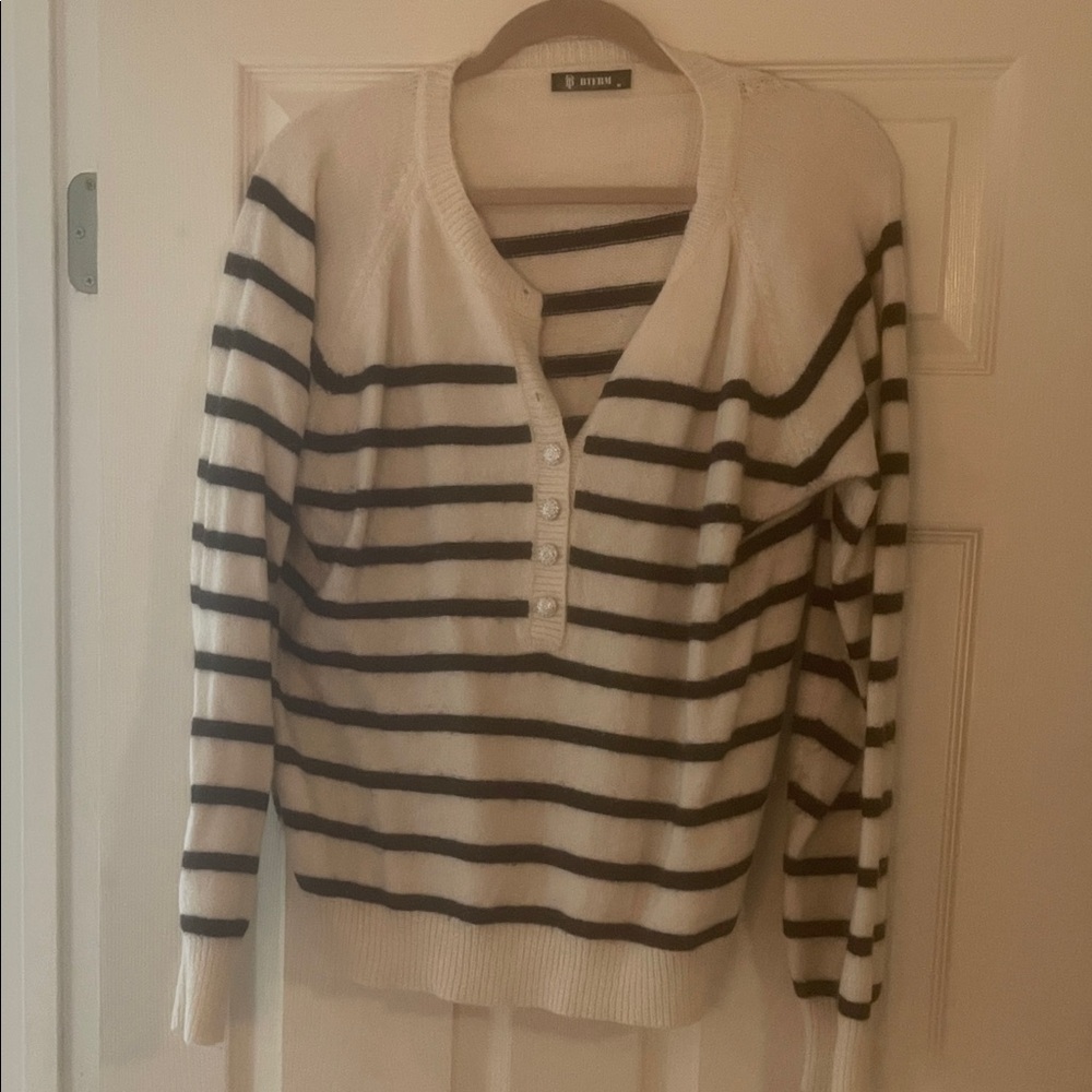 Elegant Striped V-Neck Sweater - Cream and Black